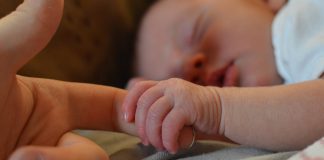 Majka s koronavirusom umrla tijekom porođaja, beba je preživjela