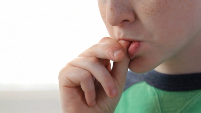 Grickanje noktiju: Bezopasna navika ili znak bolesti?