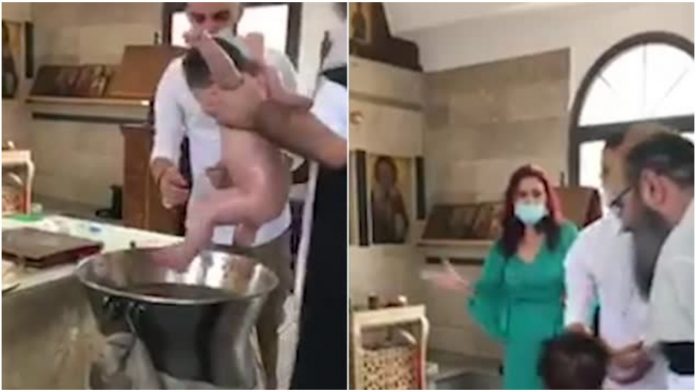 Svećenik krstio dijete majka pala u nesvijest