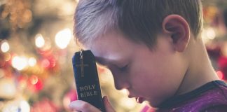 Kako naučiti djecu moliti