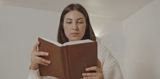 2. Čitajte Bibliju i molite se nad biblijskim stihovima