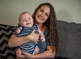 Mama čiji je sin rođen bez nogu i jedne ruke