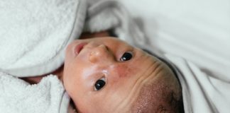 Beba zadobila veliku ranu preko obraza nakon carskog reza