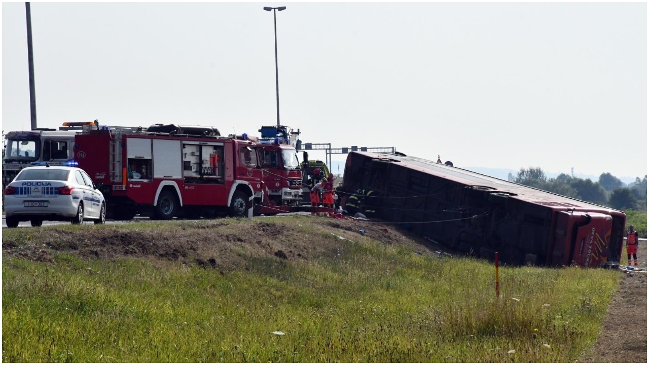 Kod Slavonskog broda poginulo najmanje 10 osoba, mnogi su teško ozlijeđeni