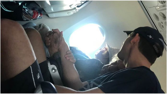 Uplašena 96-godišnja žena je strepila u avionu