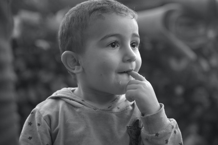 Dječak (4) je od alkohola mislio da je sok pa ga je popio i umro