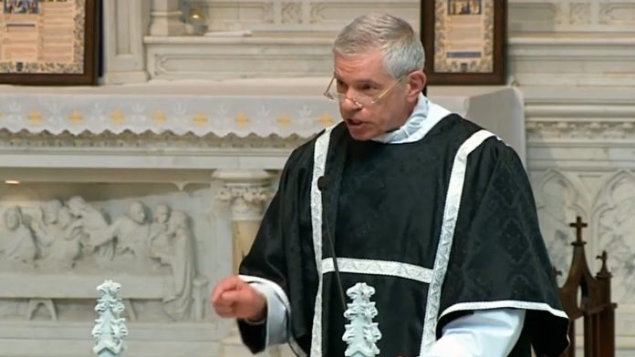 Rimokatolički svećenik suočava se s optužbama za dječju pornografiju
