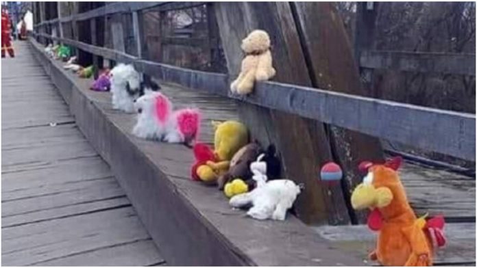Policajci igračke most