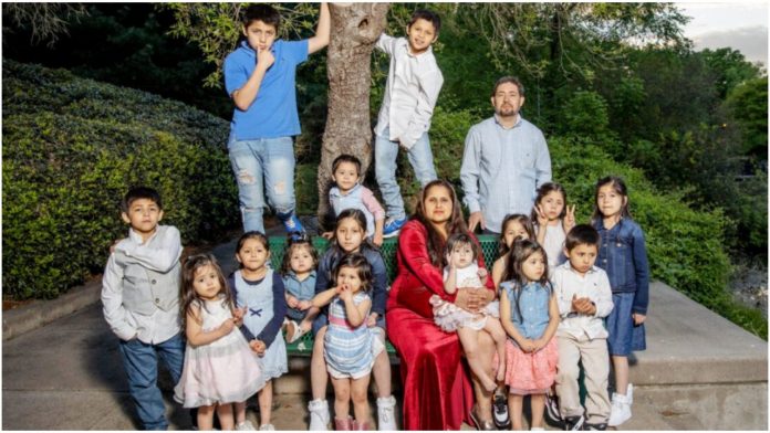 Obitelj sa 16 djece