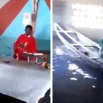 Afrički kršćani slušaju propovijed iz čamaca u poplavljenoj crkvi