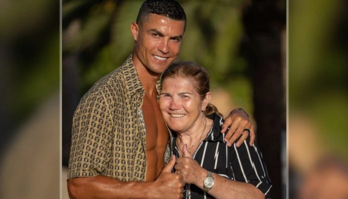 Cristiano Ronaldo s mamom