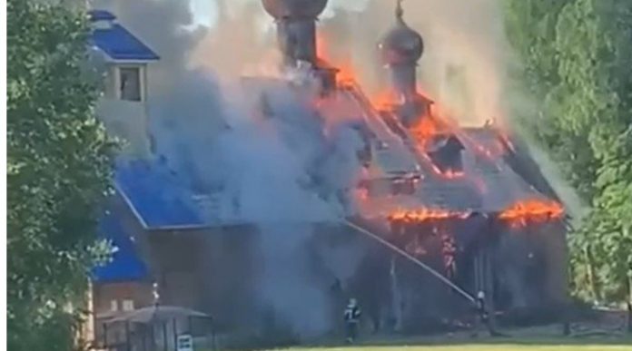 Rus zapalio crkvu