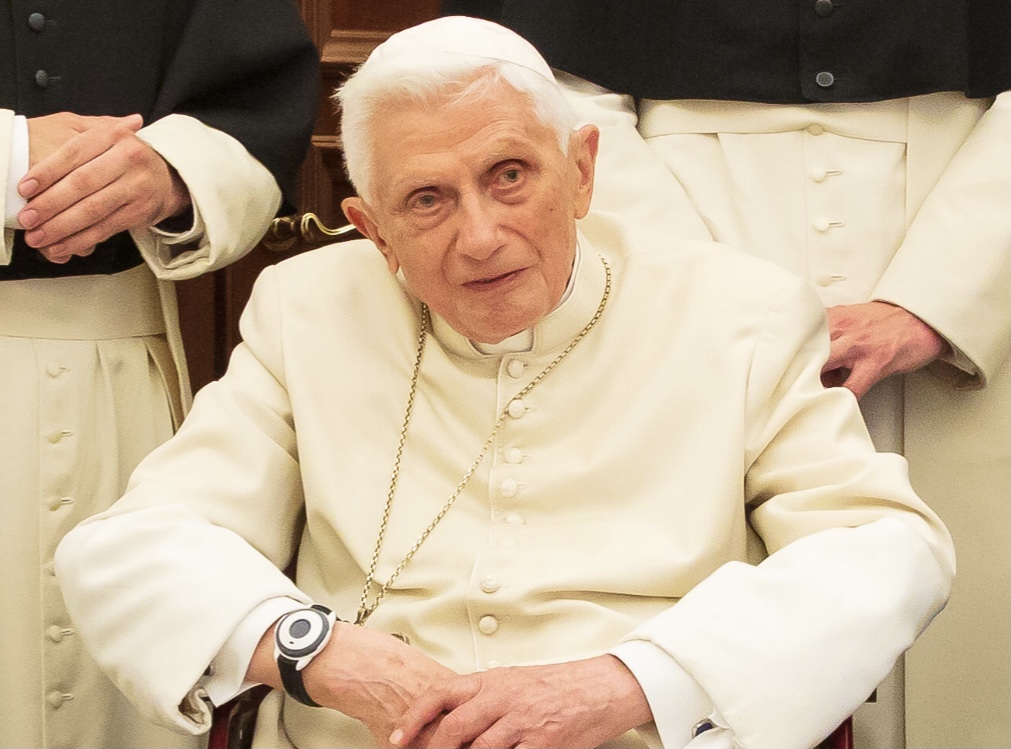 Bivši papa Benedikt XVI preminuo