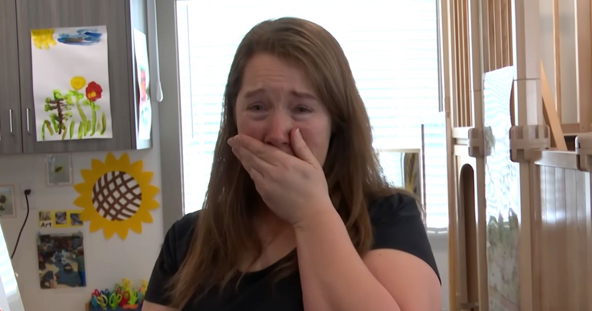 Samohrana majka zaplakala kada je dobila poklon za Božić