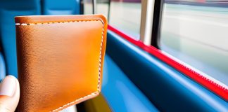 Učenik (16) iz Srbije je pronašao izgubljeni novčanik u autobusu