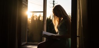 Zašto Biblija kaže da žene trebaju učiti u podložnosti