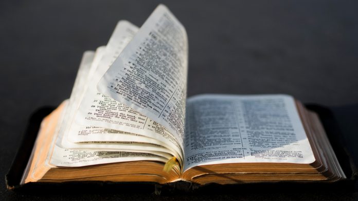 Biblija se vraća na police škola u Utahu nakon što je prošlog mjeseca zabranjena
