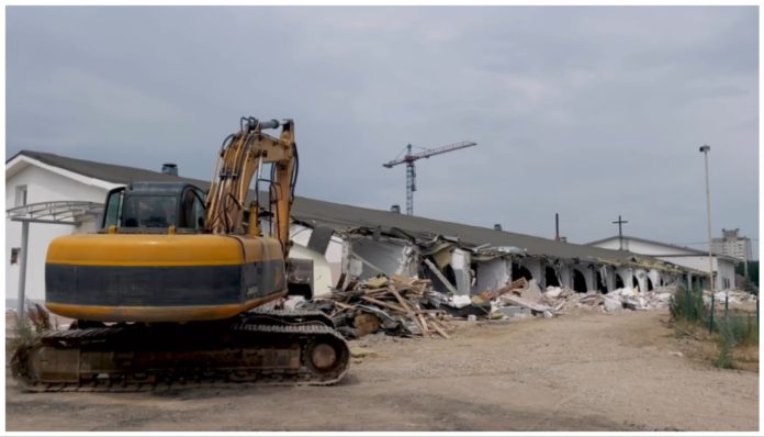 Buldožer uništava crkvu u Bjelorusiji