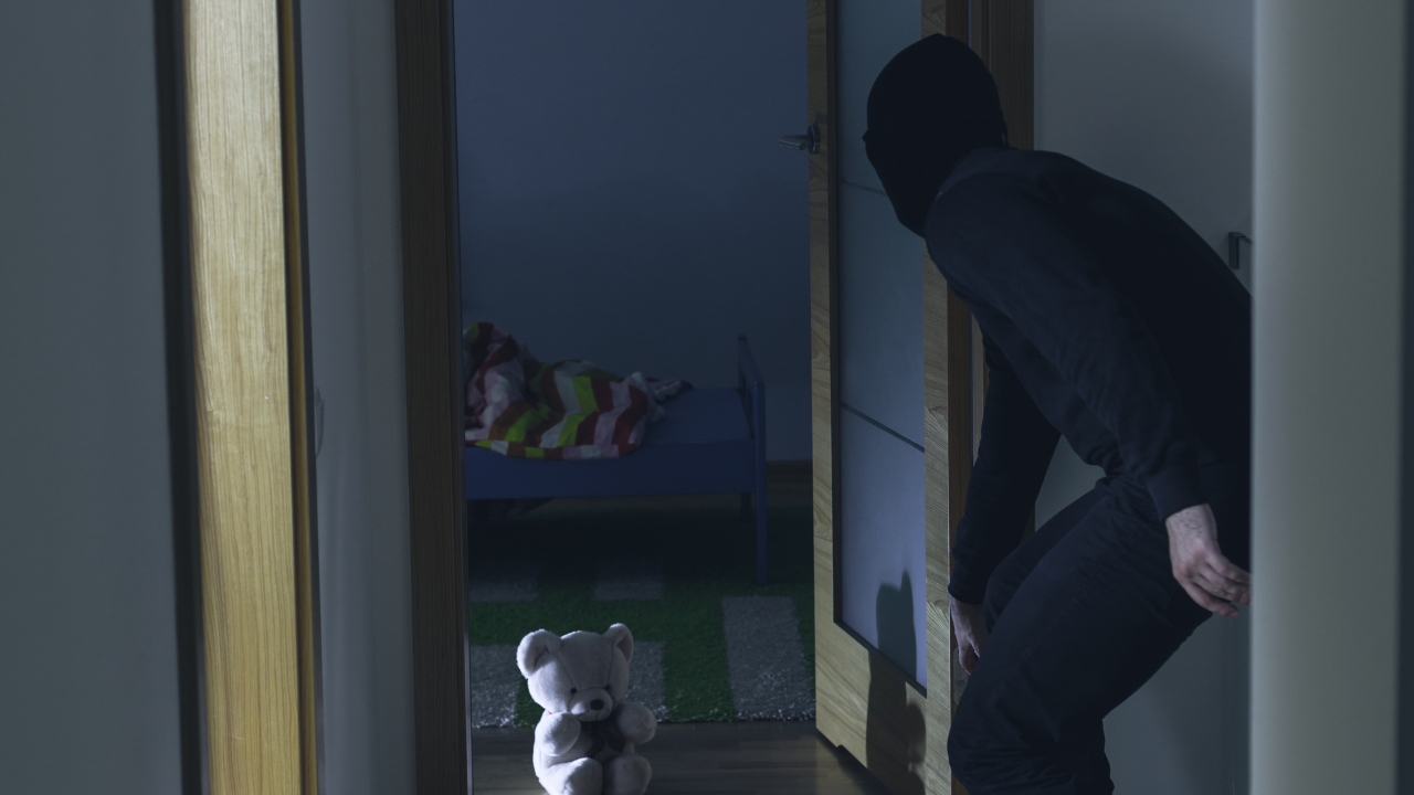 Irački pedofil pošteđen deportacije iz Velike Britanije jer tvrdi da je biseksualac