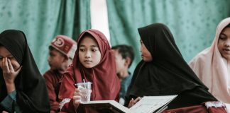 U školama u Afganistanu otrovano 77 djevojčica