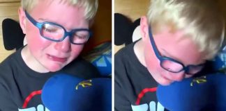 Dječak plače nakon što čuje glas drage osobe u medvjediću