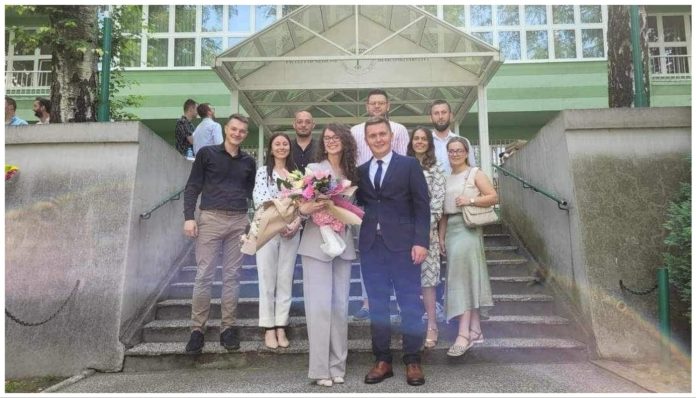 Prekrasna priča iz Bosne: Brat i sestra u razmaku od sat vremena dobili diplomu doktora medicine