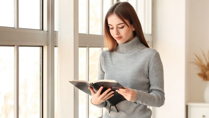 laži o čitanju Biblije