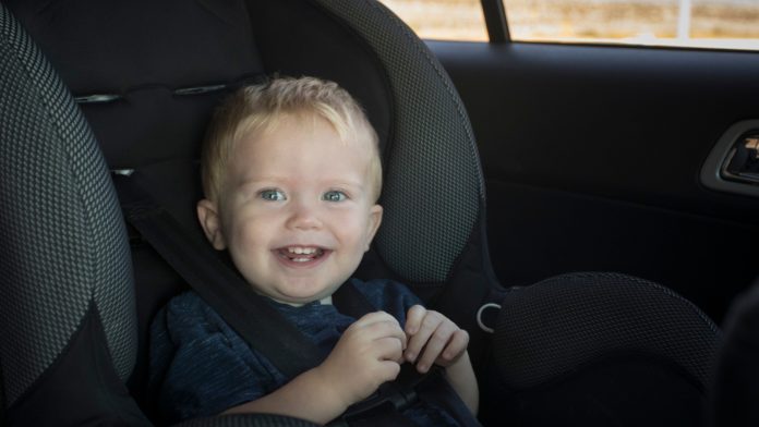 Dječak (2) preminuo nakon što je 6 sati proveo u užarenom automobilu
