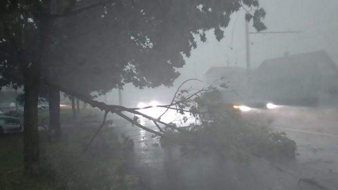 Oluje su simbol Božje moći