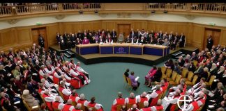 Engleska crkva odgađa konačni plan blagoslova istospolnih parova do studenog