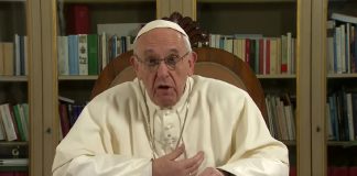 Papa Franjo odgovorio transrodnoj osobi: "Bog nas voli onakve kakvi jesmo"