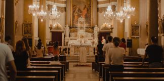 Hrvatska katolička misija izbačena iz crkve u Parizu