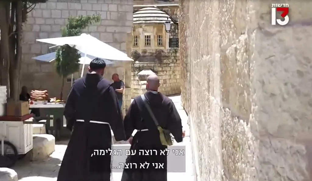 Izraelski novinar u šetnji s franjevcem