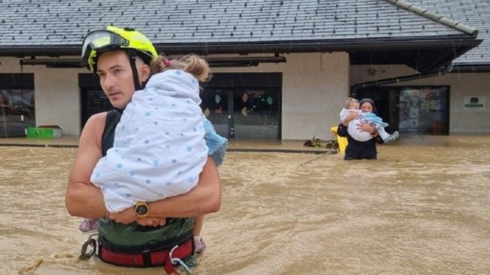 Vatrogasci spasili 22 djece iz dječjeg vrtića u Sloveniji
