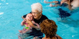 Ova nevjerojatna 102-godišnjakinja još uvijek drži satove plivanja