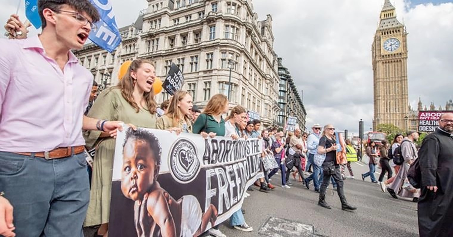 Više od 7000 ljudi pridružilo se Maršu za život u Londonu
