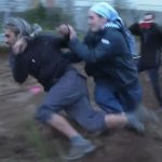Časna sestra oborila na zemlju muškarca koji je prosvjedovao protiv izgradnje crkve