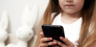 Škole pozivaju roditelje da uklone TikTok s dječjih telefona
