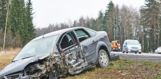Tri mlade osobe su pretrpjele teške ozljede u prometnoj nesreći