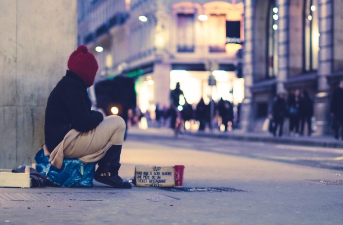 Kako nas Biblija upućuje da se brinemo za siromašne?