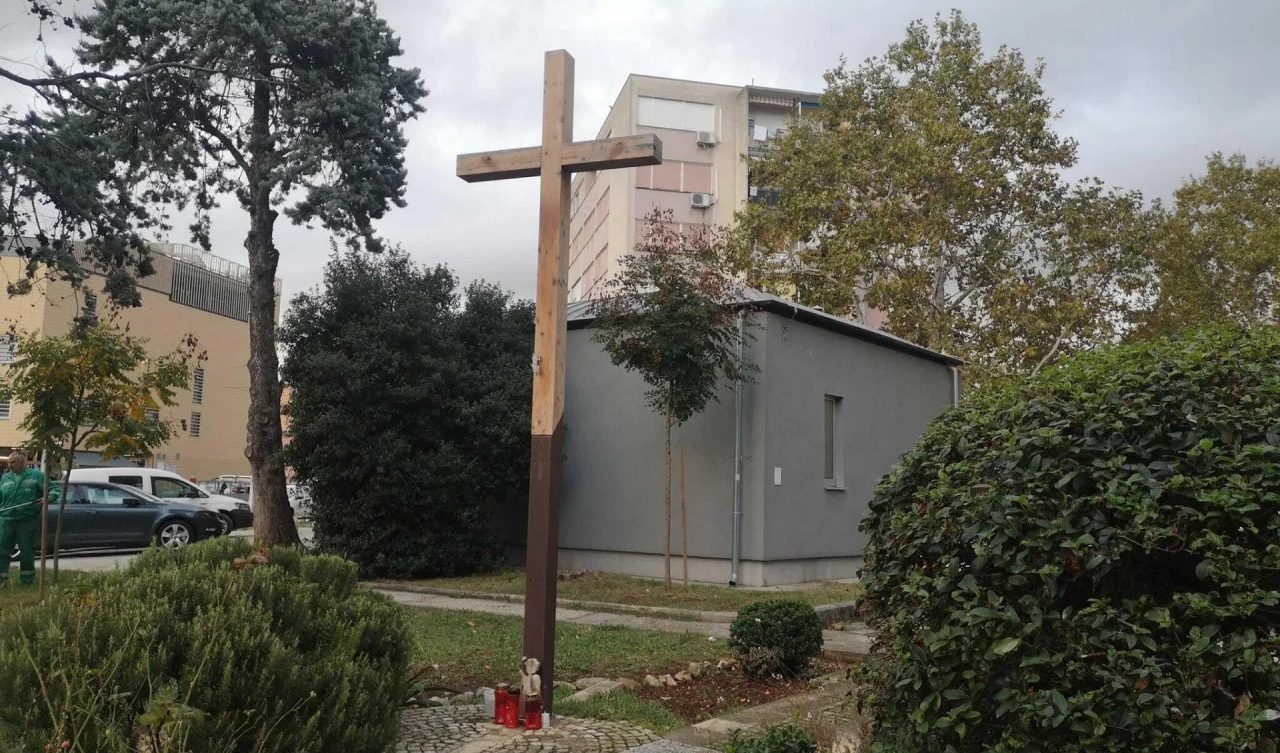 Huliganstvo ili sotonizam? Netko je s 4 metra visokog križa u Zadru ukrao kip Isusa