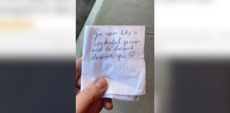 Stranac prišao ženi u parku i dao joj papirić: Briznula je u plač kada je pročitala poruku
