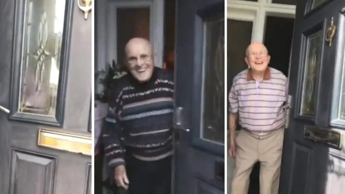 Mlada žena snima djeda svaki put kad otvori vrata