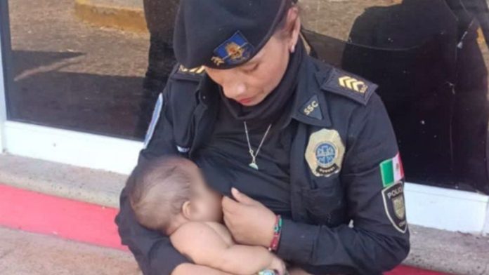 Policajka podojila bebu