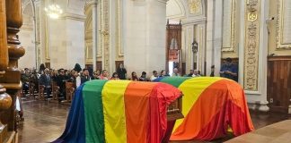 Nadbiskup opravdava LGBT zastave na lijesovima u meksičkoj katedrali