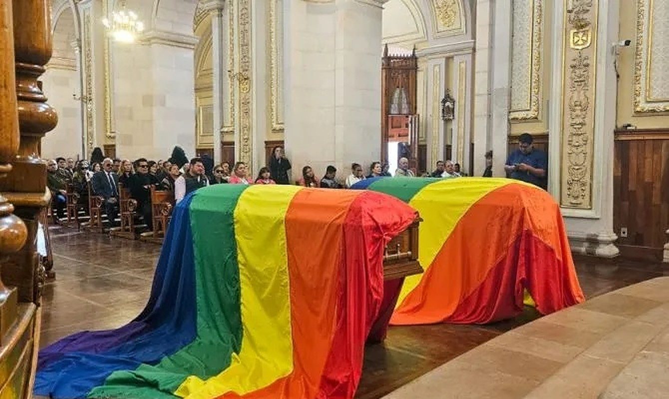 Nadbiskup opravdava LGBT zastave na lijesovima u meksičkoj katedrali