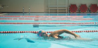 Transrodna plivačica, koja je plivala u muškom timu 3 godine, oborila ženski rekord