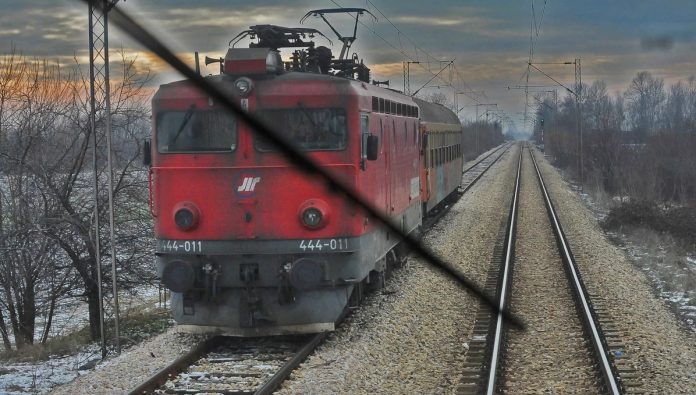 Žena se bacila pod vlak zbog muža: Nije se mogla pomiriti što je umro