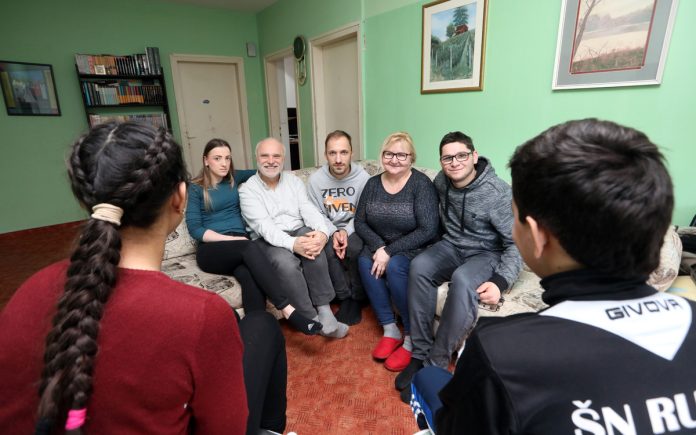 Djeca kao blagoslov: Bračni par Hoblaj posvojio je i udomio tridesetak djece u posljednjih tridesetak godina