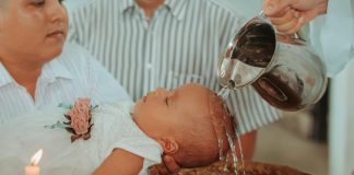 Zagrebačka nadbiskupija obiteljima daje 700 eura za peto kršteno dijete